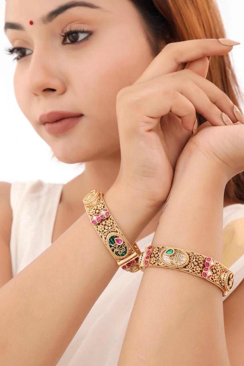 Traditional Designer Bangdi Set for Women | D-0011