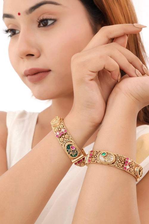 Traditional Designer Bangdi Set for Women | D-0011