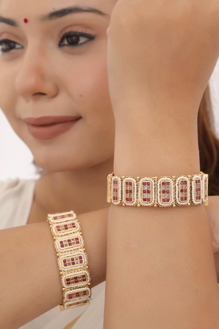 Traditional Designer Bangdi Set for Women | D-001