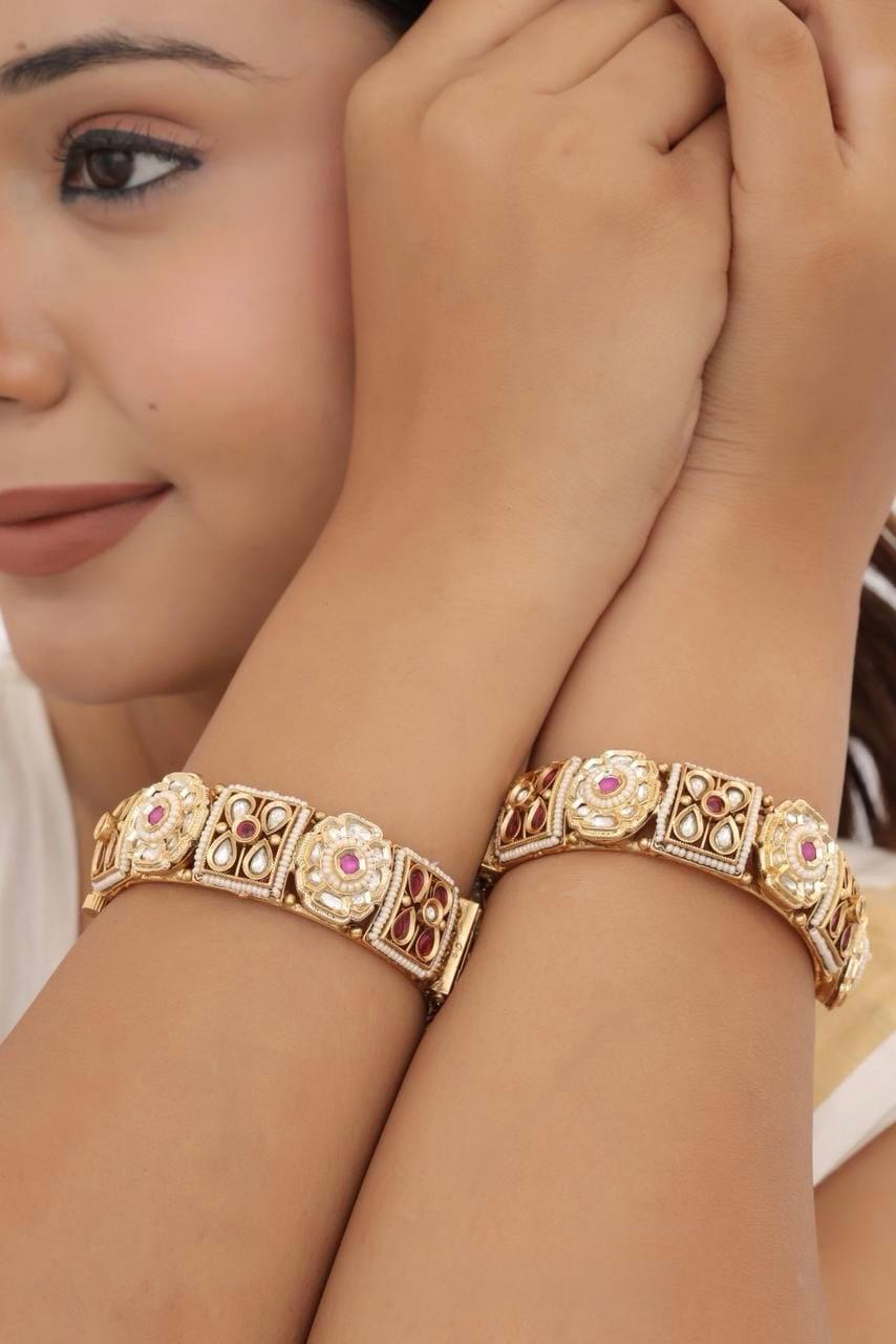 Traditional Designer Bangdi Set for Women | D-004